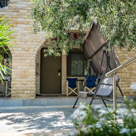 Ξενοδοχείο με διαμερίσματα Anny Residences & 4*